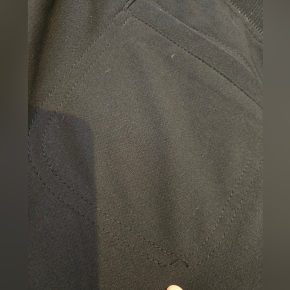 Athleta Black Midtown Cuff Travel Shorts 2 BIFL Sustainable Gorpcore Golf - Picture 5 of 6